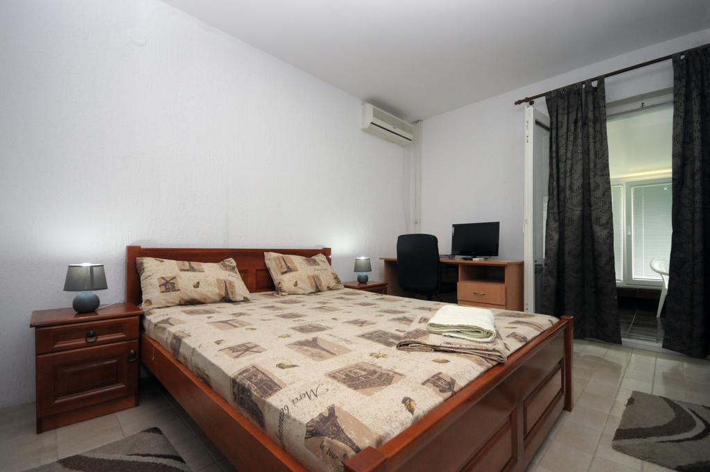 Bravo Apartmani Budva Bilik gambar